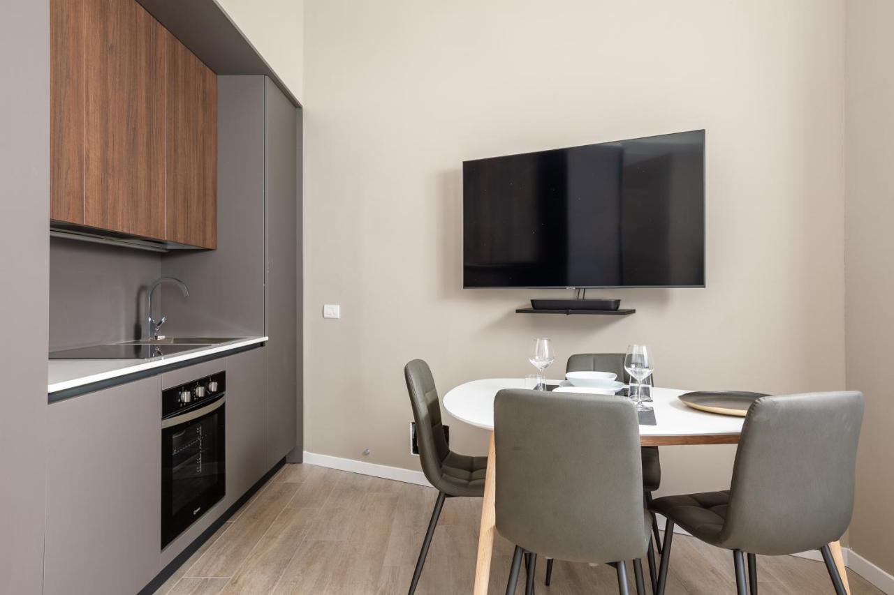 Golden Prestige Apartment Milan Exterior photo